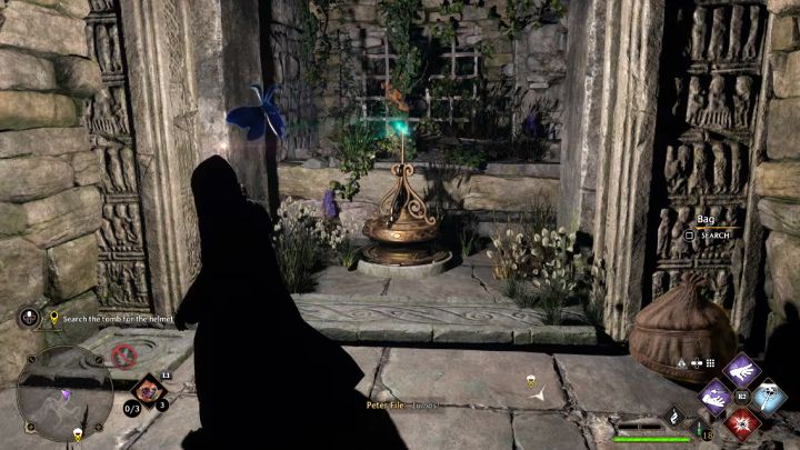 Dotrzecie do pierwszej zamkniętej bramy z ćmami - tę i kolejne podobne bramy możecie otworzyć po tym jak znajdą się docelowo na nich 3 ćmy - Hogwarts Legacy: Hełm Urtkota (The Helm of Urtkot) - Hogwarts Legacy - poradnik do gry