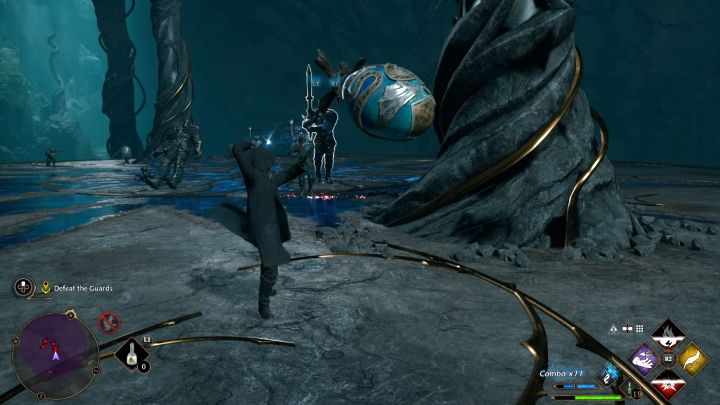 Pamiętajcie o wykonywaniu uników przy czerwonych atakach oraz w tych sytuacjach, w których posągi wzbiją się w powietrze - oddalajcie się od okręgów na ziemi, które symbolizują miejsca lądowania - Hogwarts Legacy: Jak pokonać bossa Obrońca Myślodsiewni (Pensieve Guardian)? - Hogwarts Legacy - poradnik do gry