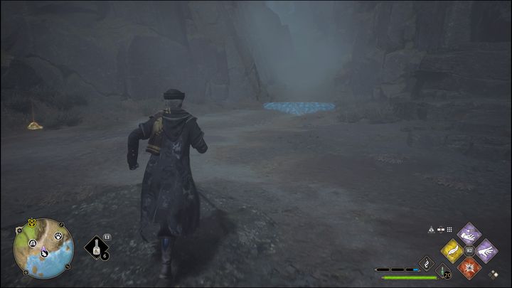 Po aktywacji Łamigłówki, na wprost Was znajdywać się będzie wgłębienie w ziemi oraz ścieżka prowadząca na górę - Hogwarts Legacy: Region Feldcroft - wszystkie Łamigłówki Merlina - Hogwarts Legacy - poradnik do gry