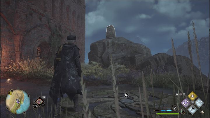 Zadanie polega na zniszczeniu pięciu kamiennych struktur za pomocą czarów takich jak Bombarda lub Confringo - Hogwarts Legacy: Dwór Cape - wszystkie Łamigłówki Merlina - Hogwarts Legacy - poradnik do gry