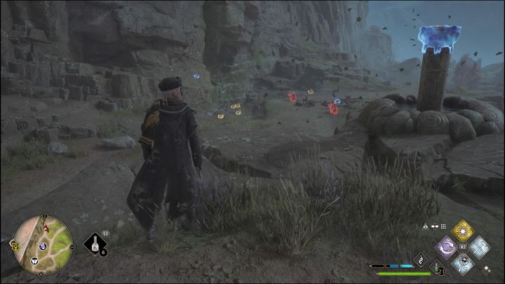 Po aktywowaniu Łamigłówki, skorzystajcie z zaklęcia Revelio, aby dowiedzieć się, gdzie znajdują się paleniska na piedestałach - Hogwarts Legacy: Wybrzeże Kłusowników - wszystkie Łamigłówki Merlina - Hogwarts Legacy - poradnik do gry