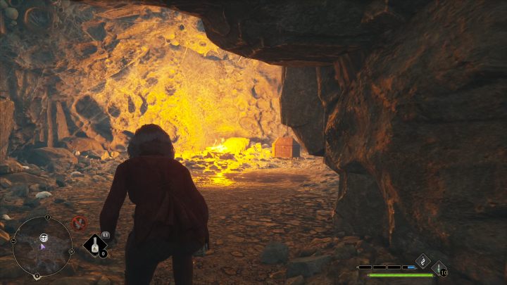 Skręćcie w prawo i przejdźcie przez mały otwór w skale - Hogwarts Legacy: Skrzynie skarbów Dolina Hogsmeade (Hogsmeade Valley) - Hogwarts Legacy - poradnik do gry