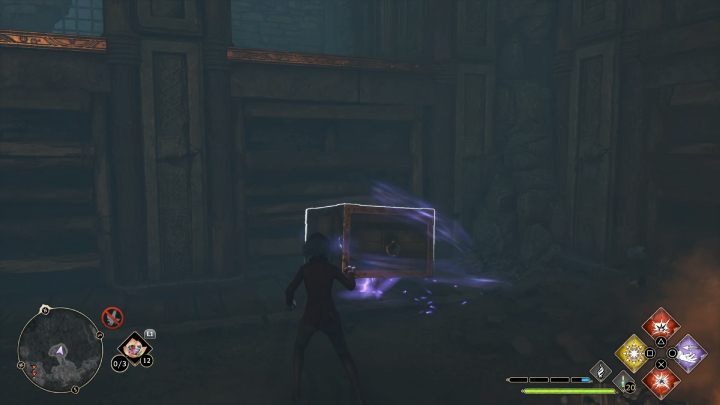 W następnej komnacie wyważcie drzwi po prawej stronie zaklęciem Accio lub Depulso i przesuńcie skrzynkę w prawo - Hogwarts Legacy: Skrzynie skarbów Północny Rejon Hogwartu (North Hogwarts Region) - Hogwarts Legacy - poradnik do gry