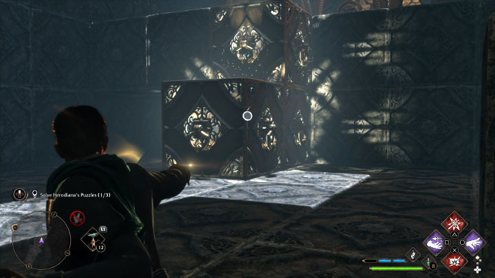 Ustawcie się mniej więcej w miejscu widocznym na powyższym obrazku i użyjcie Accio aby posłać wszystkie elementy w stronę wejścia do komnaty - Hogwarts Legacy: Sala Herodiany (The Hall of Herodiana) - Hogwarts Legacy - poradnik do gry