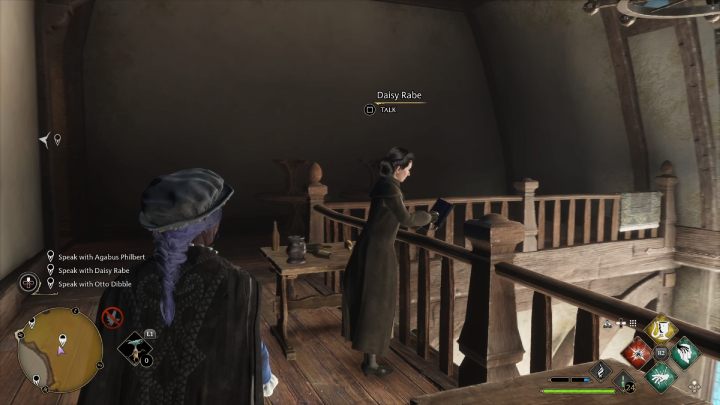 Daisy Rabe spotkacie na ostatnim piętrze karczmy Pod Trzema Miotłami (The Three Broomsticks) - Hogwarts Legacy: Podstawy szantażu (A Basis for Blackmail) - Hogwarts Legacy - poradnik do gry