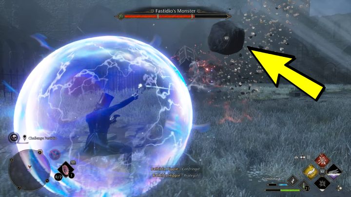 Wykorzystujcie ataki Mistycznej Magii (Ancient Magic) i gdy zauważycie lecący w Waszą stronę kamień, obrońcie się zaklęciem Protego, po czym natychmiast wciśnijcie odpowiedni przycisk, aby odrzucić kamień w przeciwnika - Hogwarts Legacy: Jak pokonać potwora Fastidio (Fastidios Monster)? - Hogwarts Legacy - poradnik do gry