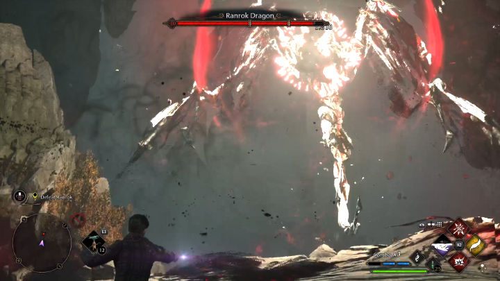 Ranrok stanie się wrażliwy na ataki, wiec wykorzystajcie to, aby pozbawić go pierwszego fragmentu paska zdrowia - Hogwarts Legacy: Jak pokonać Ranroka? - Hogwarts Legacy - poradnik do gry