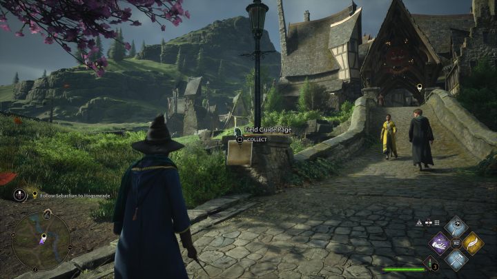Pierwszą Stronę przewodnika (Field Guide Page) znajdziecie już przed wejściem do wioski czarodziejów - Hogwarts Legacy: Strony przewodnika (Field Guide Pages) - Hogsmeade - Hogwarts Legacy - poradnik do gry