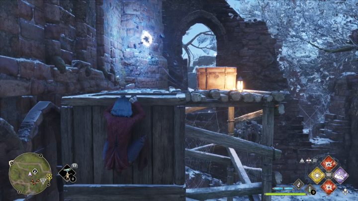 Ostatni obiekt jest na drewnianej platformie, na którą dostaniecie się wchodząc po skrzyniach - Hogwarts Legacy: Tętniące źródła starożytnej energii (Ancient Magic Hotspots) część 1 - Hogwarts Legacy - poradnik do gry