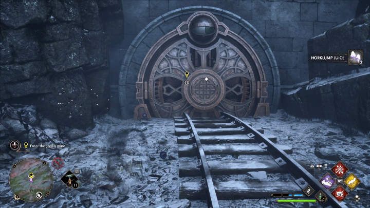 Drzwi kopalni strzeżone są przez oko, dlatego musicie użyć zaklęcia Kamaleona, aby podejść do wejścia i pozostać niezauważonym - Hogwarts Legacy: To po goblidegucku (Its all Gobbledegook) - Hogwarts Legacy - poradnik do gry