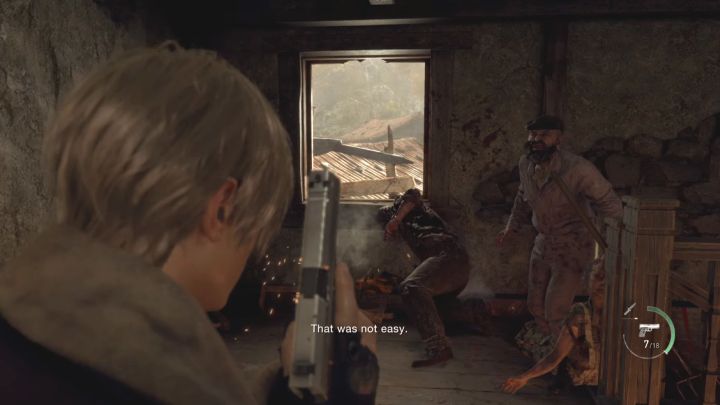 Zabicie Chainsaw Mana w Village Square nie jest obowiązkowe, bo bitwa może zakończyć się po tym jak bossowi i innym wieśniakom zadacie dostatecznie dużo obrażeń - Resident Evil 4 Remake: Boss Chainsaw Man - Resident Evil 4 Remake - poradnik do gry