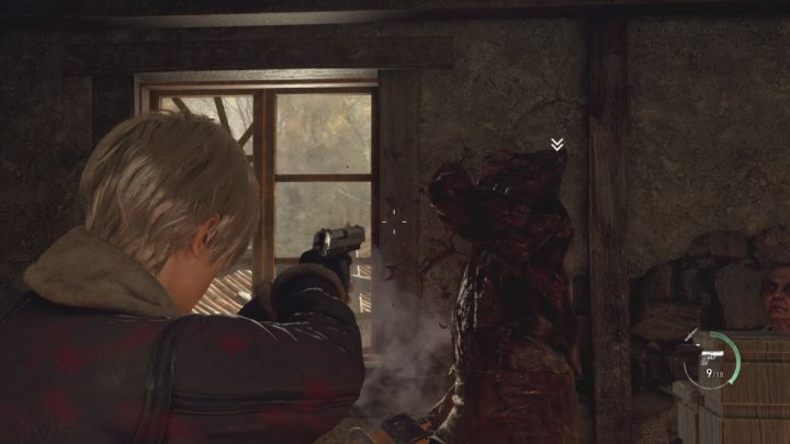 Wasze ataki bronią palną mogą tymczasowo ogłuszyć bossa - nad jego głową pojawi się biała ikona - Resident Evil 4 Remake: Boss Chainsaw Man - Resident Evil 4 Remake - poradnik do gry