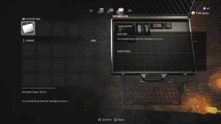 2) Customize Case - Możecie zmieniać model walizki (nowe są do kupienia u handlarza) oraz instalować talizmany Charms oferujące różne pasywne bonusy (do wygrania za Tokeny ze strzelnicy Shooting Range) - Resident Evil 4 Remake: Jak zapisywać grę? - Resident Evil 4 Remake - poradnik do gry