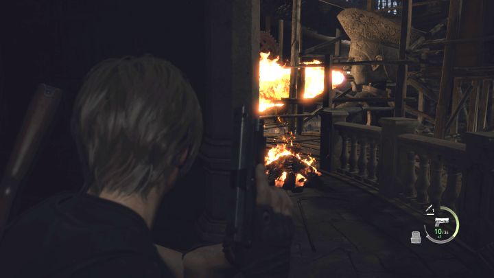 Ustawiajcie się na początek poza zasięgem danego posągu - Resident Evil 4 Remake: Jak unikać pułapek w wieży zegarowej (Clock Tower)? - Resident Evil 4 Remake - poradnik do gry