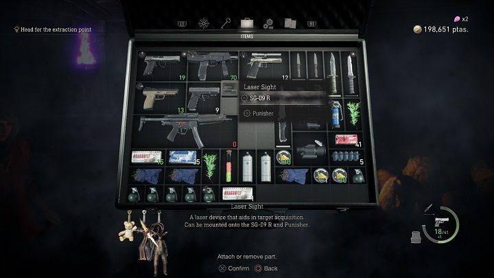 Po zakupie celownika znajdzie się on w Waszym ekwipunku, ale żeby móc zacząć go używać musicie jeszcze przytwierdzić go do odpowiedniej broni - nadaje się niestety tylko do Punishera oraz SG-09 R - Resident Evil 4 Remake: Jak zdobyć celownik laserowy? - Resident Evil 4 Remake - poradnik do gry
