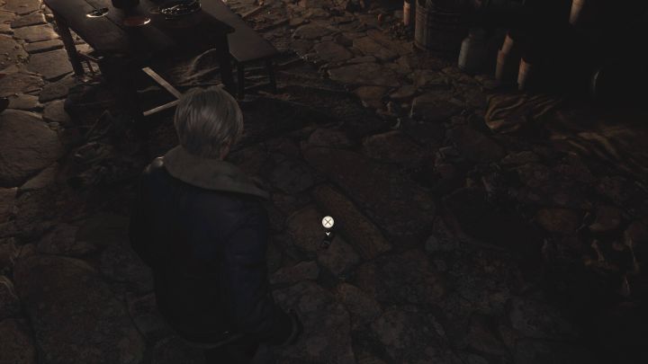 Odznaka policjanta również jest w Hunters Lodge, w pomieszczeniu, w którym spotkacie pierwszego wieśniaka - Resident Evil 4 Remake: Sekrety Files - Village - Resident Evil 4 Remake - poradnik do gry