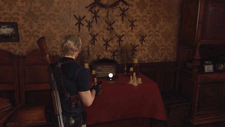 Książka jest w pomieszczeniu na piętrze Village Chiefs Manor, które odblokowuje się dzięki zaliczeniu zagadki z Door with Round Slot - Resident Evil 4 Remake: Sekrety Files - Village - Resident Evil 4 Remake - poradnik do gry