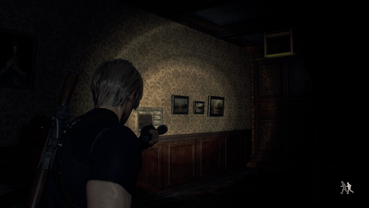 Żeby przeciwnik mógł się pojawić, musicie zwiedzić strych, do którego możecie dostać się z pokoju na pierwszym piętrze (w rozdziale drugim znajdował się tu ważny klucz) - Resident Evil 4 Remake: A Savage Mutt - Resident Evil 4 Remake - poradnik do gry