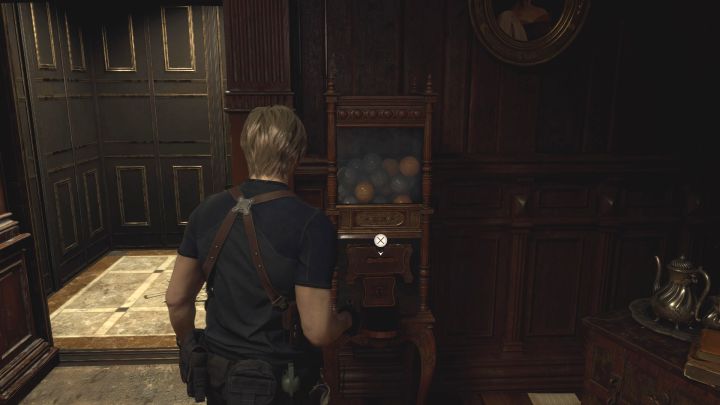 Z tokenami możecie docierać do maszyny obok windy - Resident Evil 4 Remake: Strzelnica (Shooting Range) - Resident Evil 4 Remake - poradnik do gry