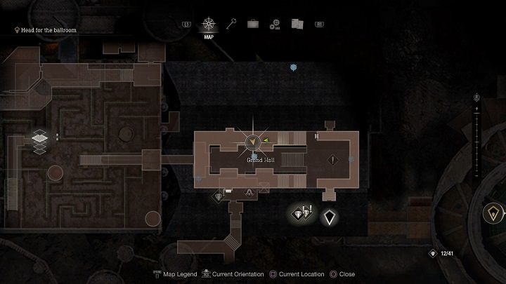 Po pierwszy medalion możecie udać się na górne piętro głównego holu (Great Hall) - Resident Evil 4 Remake: Destroy the Blue Medallions 4 - Resident Evil 4 Remake - poradnik do gry