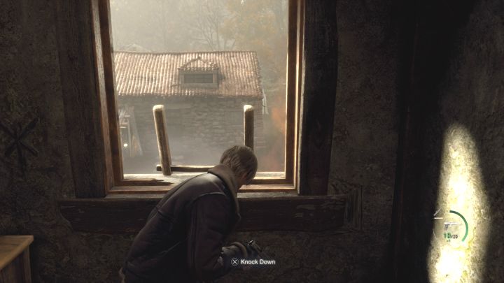 Udajcie się na piętro, obróćcie się o 180 stopni i pobiegnijcie prosto - Resident Evil 4 Remake: Jak przetrwać bitwę w wiosce (Village Square)? - Resident Evil 4 Remake - poradnik do gry