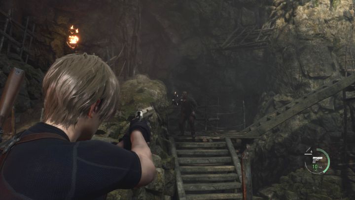 Możecie wykorzystać to, że wieśniacy nie odnotowali początkowo obecności Leona i po zeskoczeniu z kładki wykonać co najmniej 1 atak skrytobójczy - Resident Evil 4 Remake: Jak przetrwać bitwę w Valley (rozdział 2)? - Resident Evil 4 Remake - poradnik do gry