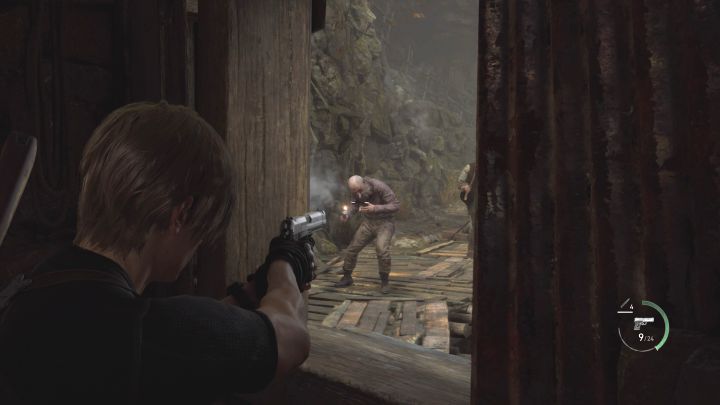 Po tym jak nowi przeciwnicy przestaną przybywać, zaczekajcie na eksplozję dynamitu, szybko podejdźcie do okna i pozbądźcie się wrogów z dynamitem - Resident Evil 4 Remake: Jak przetrwać bitwę w Valley (rozdział 2)? - Resident Evil 4 Remake - poradnik do gry