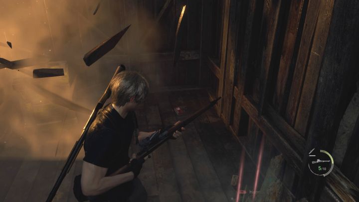 W chatkach na arenie znajdziecie zapasy i warto rozejrzeć się za nimi już na początku walk - Resident Evil 4 Remake: Jak pokonać bossa El Gigante? - Resident Evil 4 Remake - poradnik do gry