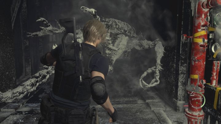 W okolicy są 3 inne stacje Liquid Nitrogen Shower i możecie je aktywować w identyczny sposób do poprzedniej - Resident Evil 4 Remake: Jak pokonać lub unikać bossa Verdugo? - Resident Evil 4 Remake - poradnik do gry