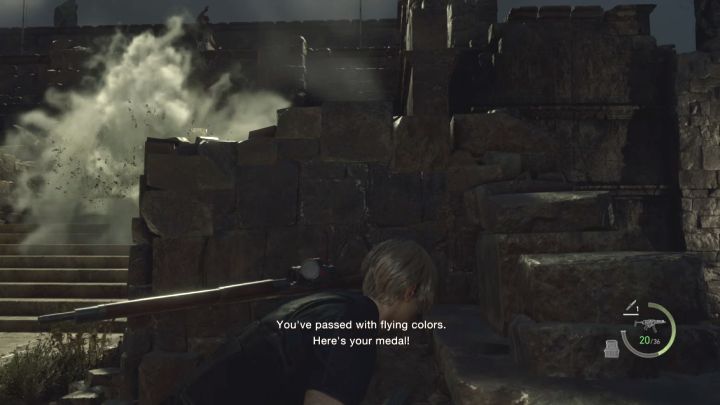 Nie śpieszcie się z dotarciem do przejścia pod bossem, bo Krauser rozrzuci granaty - Resident Evil 4 Remake: Jak ponownie pokonać bossa Jack Krauser w rozdziale 14? - Resident Evil 4 Remake - poradnik do gry