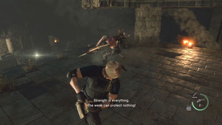 Krauser dąży do ataków zmutowanymi górnymi kończynami - Resident Evil 4 Remake: Jak ponownie pokonać bossa Jack Krauser w rozdziale 14? - Resident Evil 4 Remake - poradnik do gry