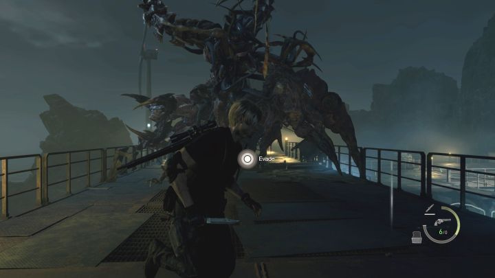 W trakcie bitwy starajcie się utrzymywać bezpieczną odległość od bossa żeby unikać jego szarż i innych głównych ataków - Resident Evil 4 Remake: Jak pokonać finałowego bossa (rozdział 16)? - Resident Evil 4 Remake - poradnik do gry