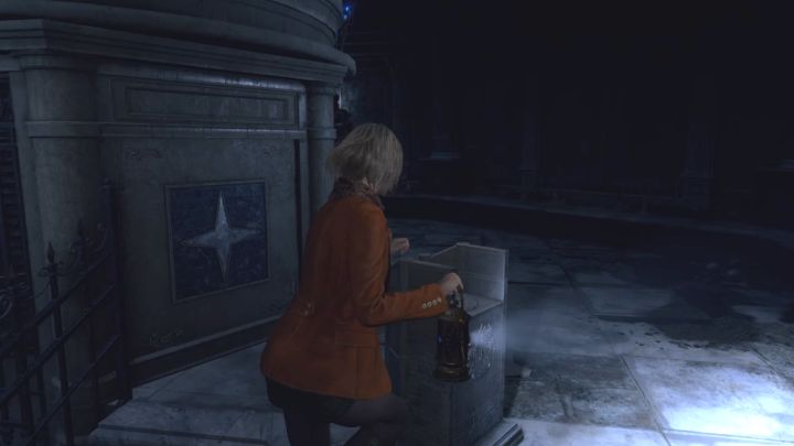 Z lampą z krzyżem i udajcie się do prawego podestu (patrząc od miejsca startu) - Resident Evil 4 Remake: Zagadka Salazar Family Insignia (Ashley) - Resident Evil 4 Remake - poradnik do gry