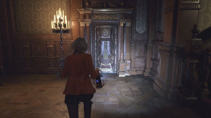 We wschodniej części tego samego pomieszczenia jest drugi Grandfather Clock - Resident Evil 4 Remake: Zagadka z zegarami Grandfather Clock (Ashley) - Resident Evil 4 Remake - poradnik do gry