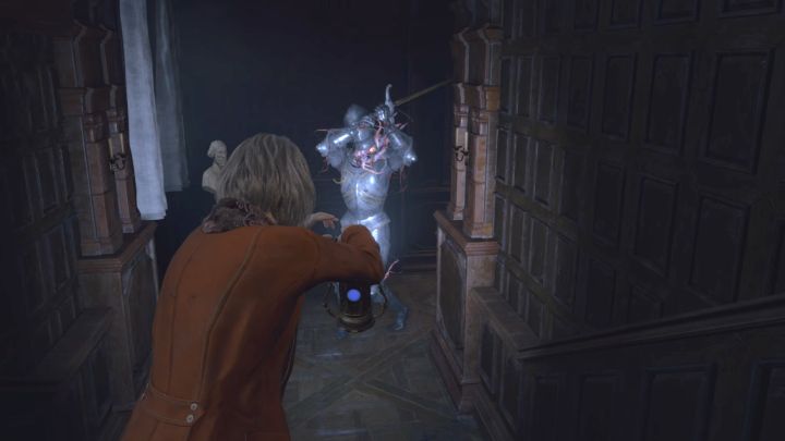 Musicie teraz powrócić do pierwszego zegara Grandfather Clock - Resident Evil 4 Remake: Zagadka z zegarami Grandfather Clock (Ashley) - Resident Evil 4 Remake - poradnik do gry