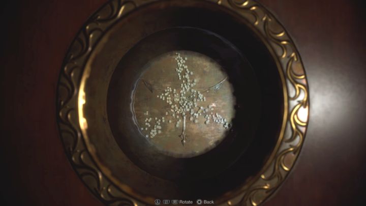 Musicie obracać kulą i sprawić żeby małe kulki pokryły się ze wzorem - służą do tego lewa gałka analogowa oraz przycisk L1/LB i R1/RB - Resident Evil 4 Remake: Zagadki z Village Chiefs Manor (rozdział 2) - Resident Evil 4 Remake - poradnik do gry