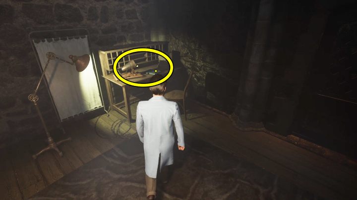 Na drugim biurku znajdziecie notatki i gramofon - Sherlock Holmes The Awakened: Wrota Piekieł (Hells Door) - Sherlock Holmes The Awakened - solucja