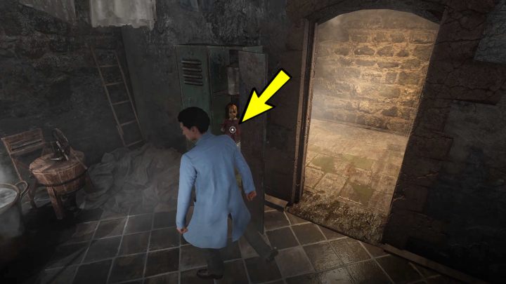 Otwórzcie szafkę przy drzwiach i podnieście lalkę - Sherlock Holmes The Awakened: Blok B (Block B) - Sherlock Holmes The Awakened - solucja