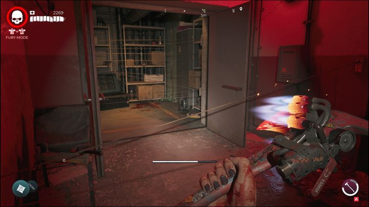 Jeśli przejdziecie przez linkę, uaktywnicie pułapkę, która najczęściej polega na tym, że strzelba znajdująca się blisko niej, wystrzeli pociski w Waszą stronę, zadając duże obrażenia - Dead Island 2: Jak rozbrajać pułapki z linką? - Dead Island 2 - poradnik do gry