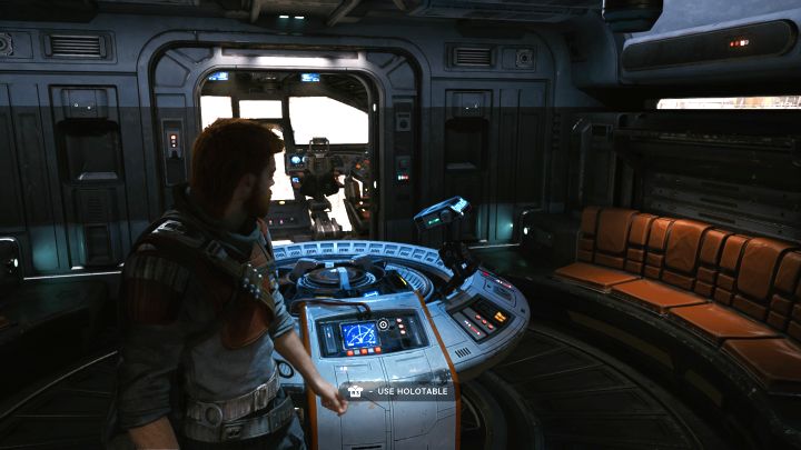 Przelot w inne miejsce w galaktyce możecie zainicjować na pokładzie Modliszki wchodząc w interakcję z holotablicą - Star Wars Jedi Survivor: Czy jest szybka podróż (fast travel)? - Star Wars Jedi Survivor - poradnik do gry