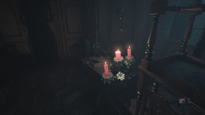 W pomieszczeniu z wielkim napisem DONT LOOK BACK, pod żadnym pozorem się nie odwracajcie - Layers of Fear: Historia Malarza - Layers of Fear 3 - poradnik do gry