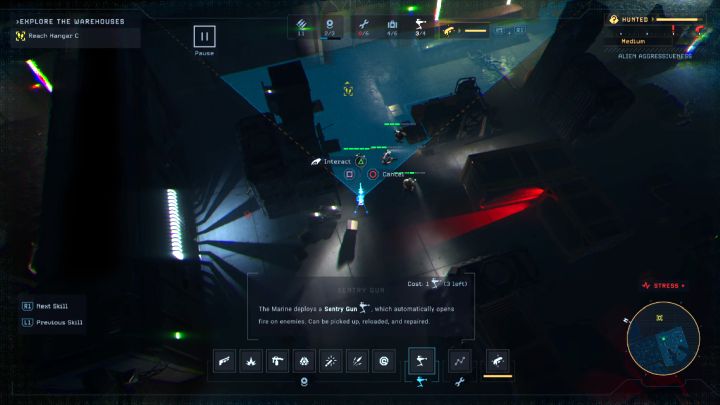 Ustawcie się przy 1 z 2 wejść do Hangaru C po to żeby - Aliens Dark Descent: Boss Królowa obcych w Berkleys Docks - Aliens Dark Descent - poradnik do gry