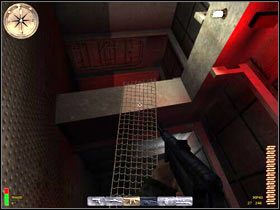 Ostrożnie zbliż się do widocznej na screenie siatki - Bizerte Harbor (5) | MISJA 4 - Tunisia | MoH Alied Assault Breakthrough - Medal of Honor: Allied Assault - Breakthrough - poradnik do gry