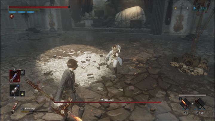 Biała Dama to przeciwnik ludzki, który jest podatny na śmiercionośne ataki od pleców, jednak w tym przypadku, boss bardzo często wykonuje odskoki i uniki w szybkim tempie, co może sprawić, że będzie to niełatwym zadaniem - Lies of P: Jak pokonać bossa Biała Dama? - Lies of P - poradnik do gry