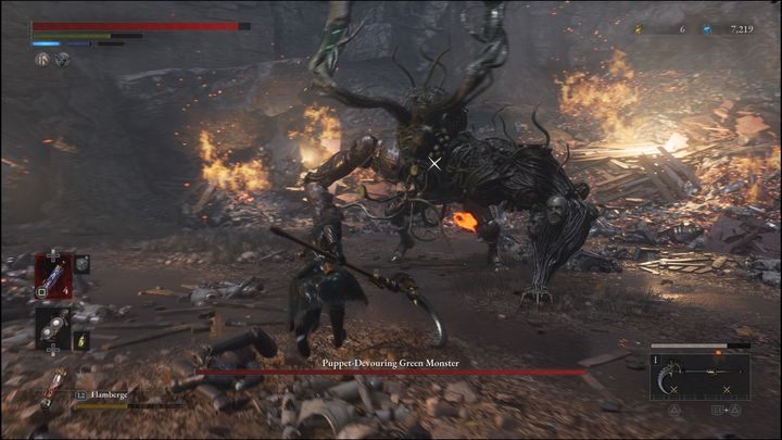 Gdy Zielony potwór marionetkożerca obróci swój tułów o 180 stopni i oprze się łapami o ziemię, zacznie sześciokrotnie atakować mackami - Lies of P: Jak pokonać bossa Zielonego potwora z bagna / Zielonego potwora marionetkożercę? - Lies of P - poradnik do gry