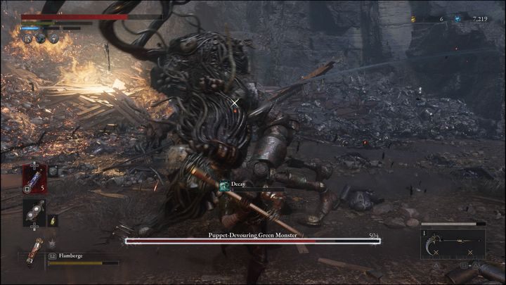Jeśli Zielony potwór marionetkożerca zacznie na Was pędzić, wykona dwa szybkie ataki horyzontalne - Lies of P: Jak pokonać bossa Zielonego potwora z bagna / Zielonego potwora marionetkożercę? - Lies of P - poradnik do gry