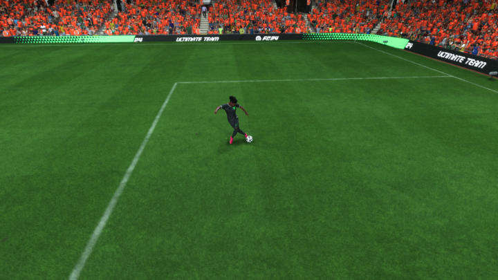 Popisowe dośrodkowanie (L2+kwadrat/LT+X) to techniczne zagranie, w którym zawodnik wykonuje widowiskowy trick, a następnie podaje piłkę górą do adresata - EA Sports FC 24: Dośrodkowania - EA Sports FC 24 - poradnik do gry