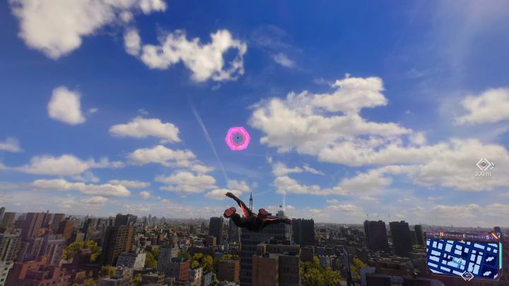 Ten Spider Bot jest zawieszony w powietrzu - Spider Man 2: Wszystkie Spider Boty lokacje - Spider Man 2 - poradnik do gry