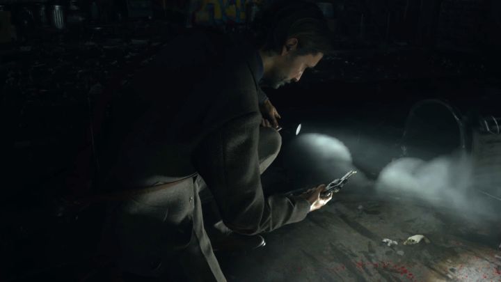 Uważajcie w drodze do wyjścia z alei, bo Alana napadną pierwsze potwory - Alan Wake 2: Jak zdobyć broń rewolwer i latarkę dla Alana? - Alan Wake 2 - poradnik do gry