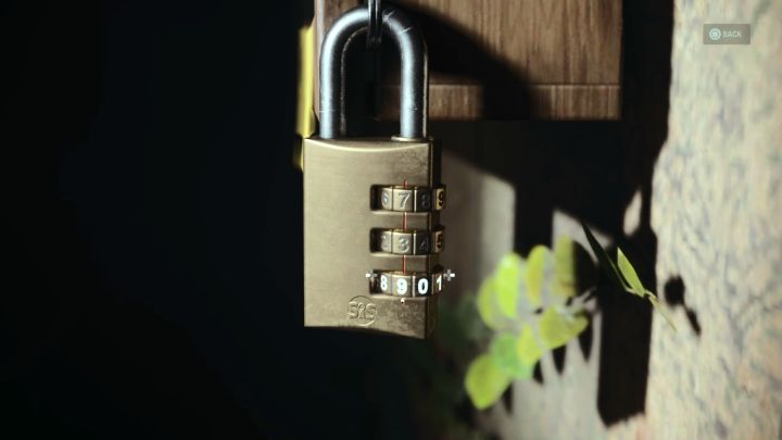 7 - Alan Wake 2: Zagadka otwarcia gabloty z obrzynem w Sklepie wielobranżowym - Alan Wake 2 - poradnik do gry